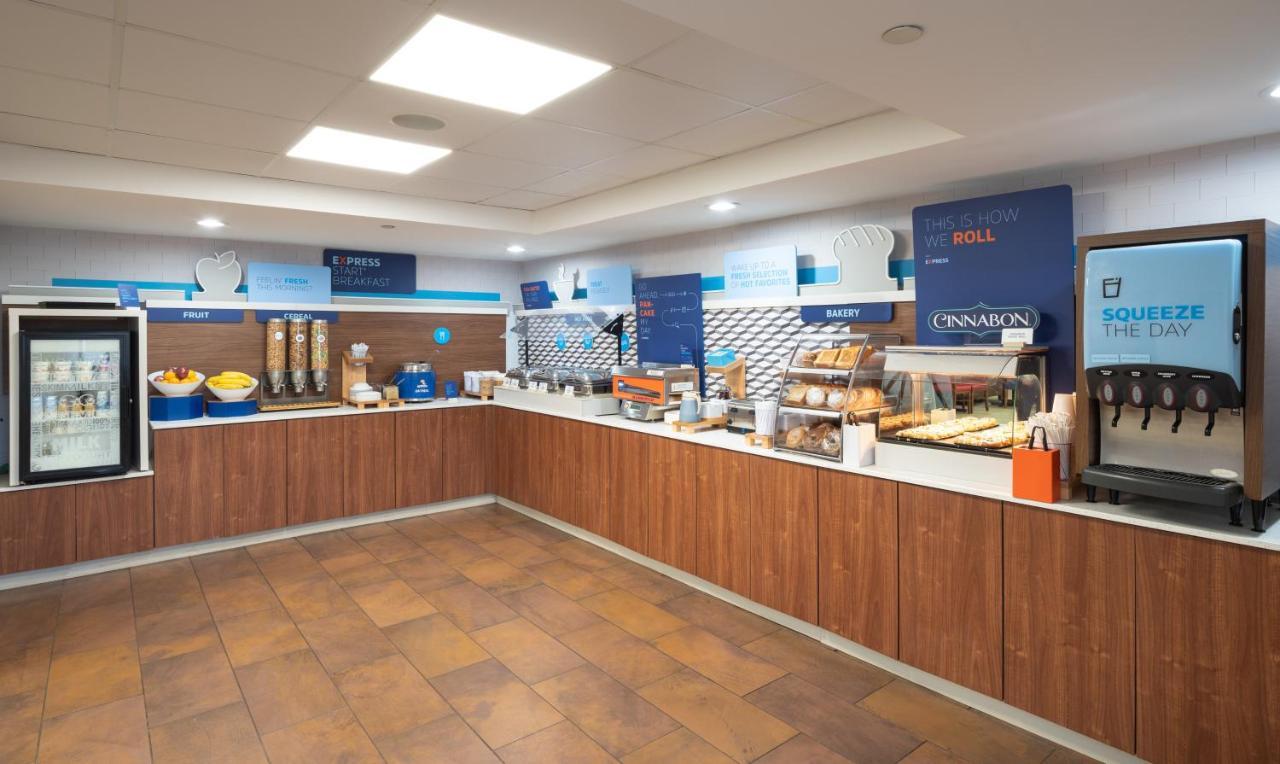 Holiday Inn Express Rochester - Greece By Ihg Exterior photo